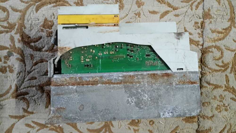 LENZE E84AVSCE1834VB0 DRIVE (DAMAGE)