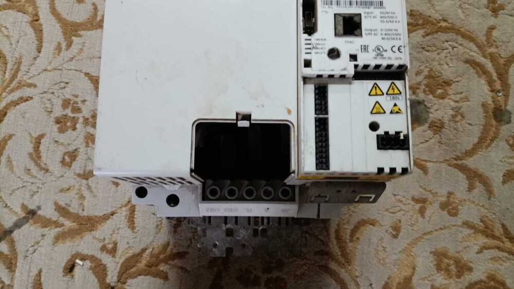 Lenze E84avsce1834vb0 Drive (Damage) - 18.5 Kw, 400v Stateline C Inverter With 8400 Stateline C Compatibility, Industrial Grade Performance
