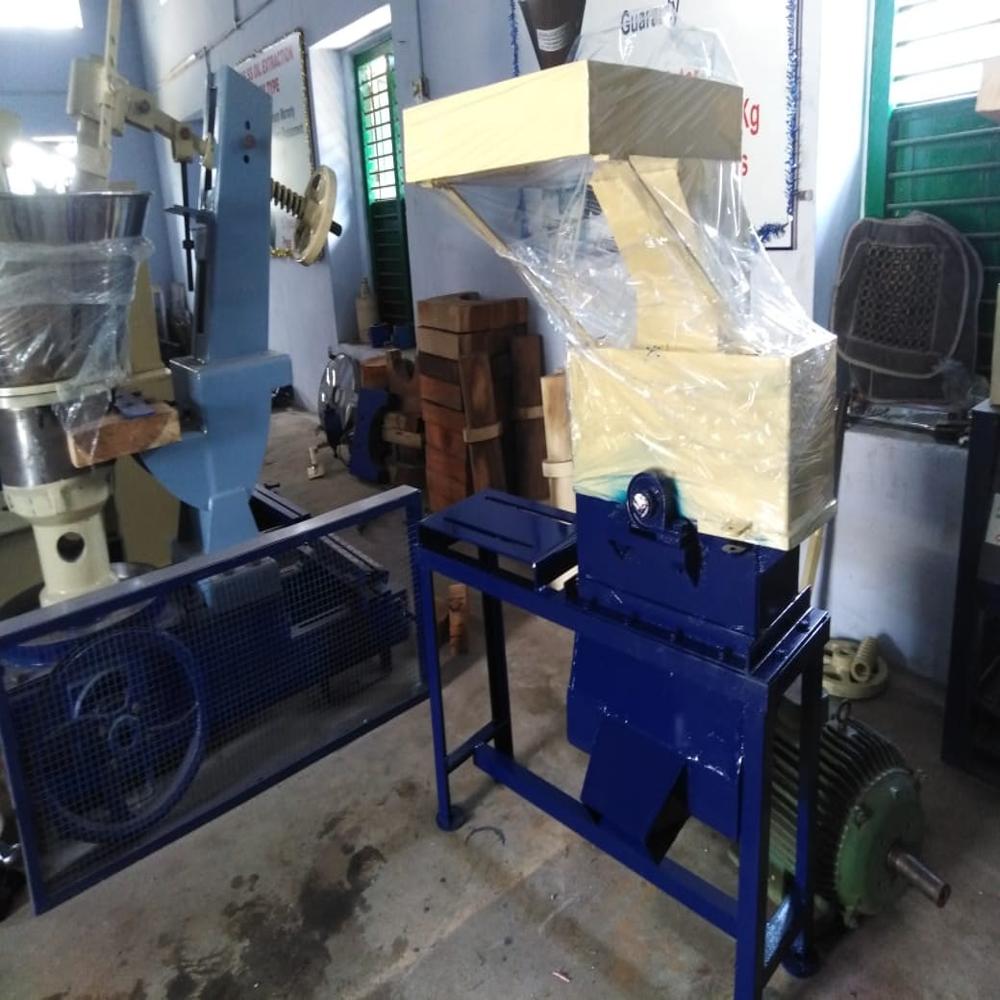 OIL CAKE POWDER MACHINE