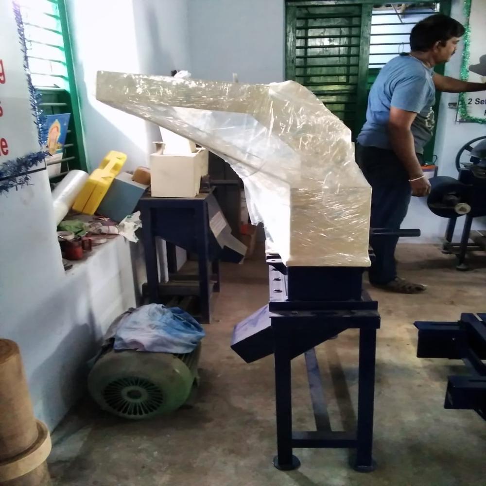 OIL CAKE POWDER MACHINE