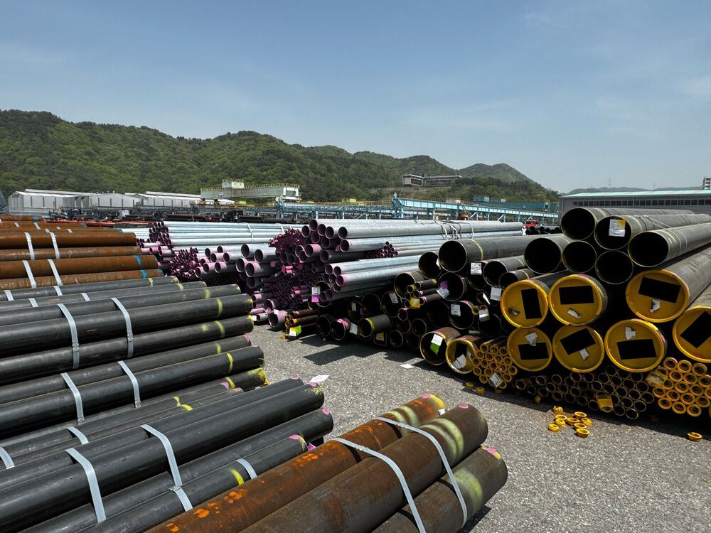 Ms Pipe 24 Inch - Application: Water And Sewage Transport: Used In Municipal Pipelines For Water Supply And Drainage Systems.  Oil And Gas Pipelines: Suitable For Low-pressure Oil