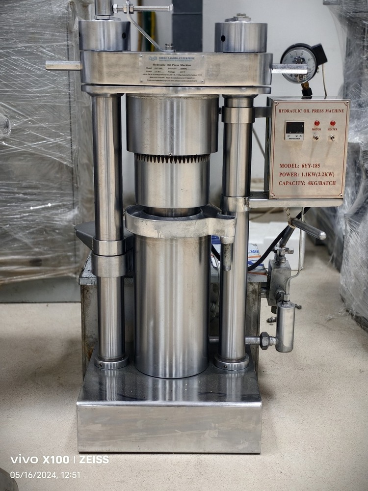ALMOND WITHOUT SKIN HYDRAULIC COLD OIL PRESS MACHINE