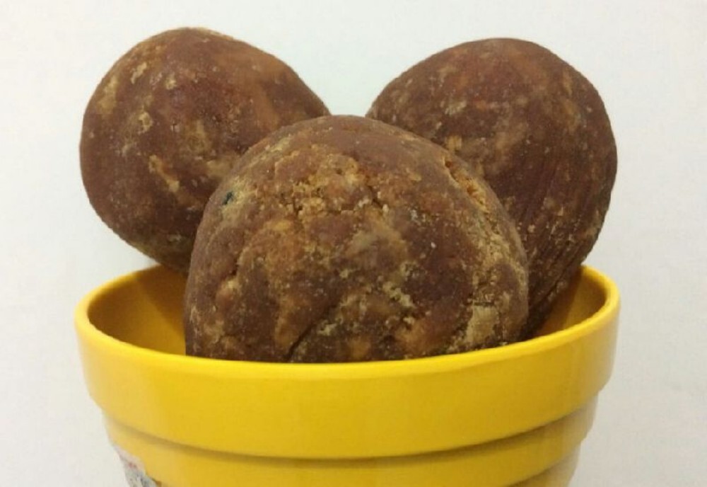 Jaggery Balls - Ingredients: Sugarcane Juice