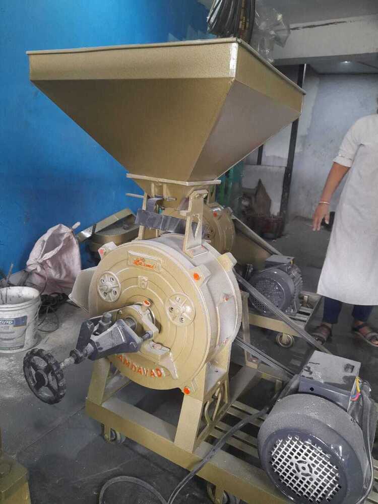 16 Inch Trolly Commercial Flour Mill Capacity: 100 Kg/hr
