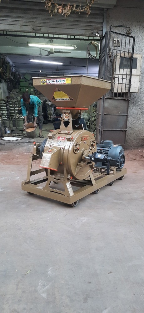 16 Inch Trolly Commercial Flour Mill Capacity: 100 Kg/hr