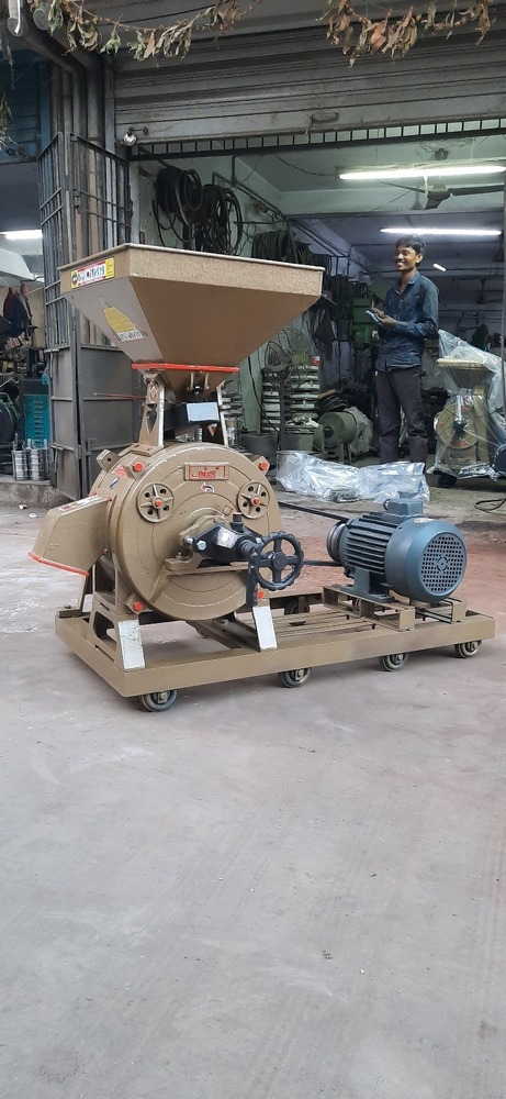 16 Inch Trolly Commercial Flour Mill Capacity: 100 Kg/hr