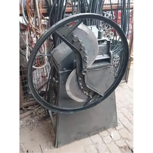 Heavy Duty Iron Body Chaff-Characutting Machine 500 Kg-Hr Cutting Capacity - Color: Grey