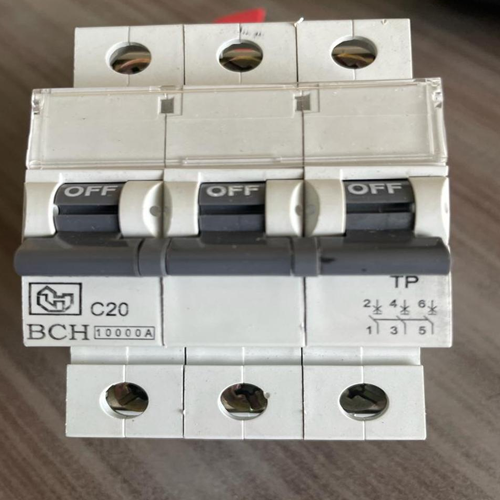 Mcb Tp 6-32A - Efficiency: 90%