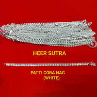 व्हाइट पैटी कोबा बैग एंकलेट