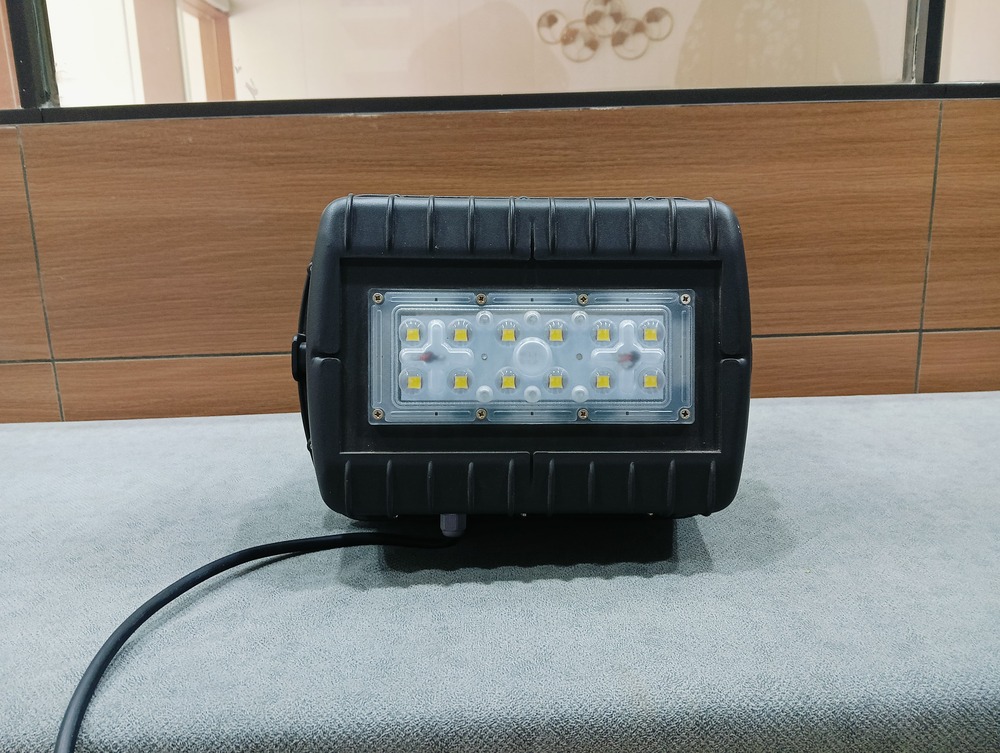 24W SOLAR INTEGRATED HIGH MAST LIGHT