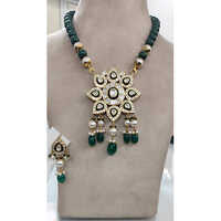 18 Kt Gold Uncut Diamond Polki Pendant Set - Gender: Women