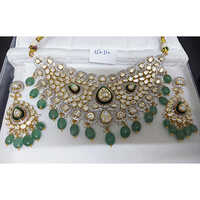 Uncut Diamonds Polki With 14 Kt Gold Hallmarked - Gender: Women
