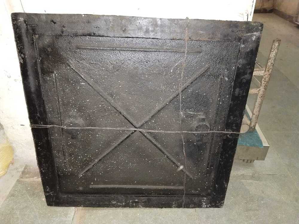 Casting Earth Pit Cover - Color: Black