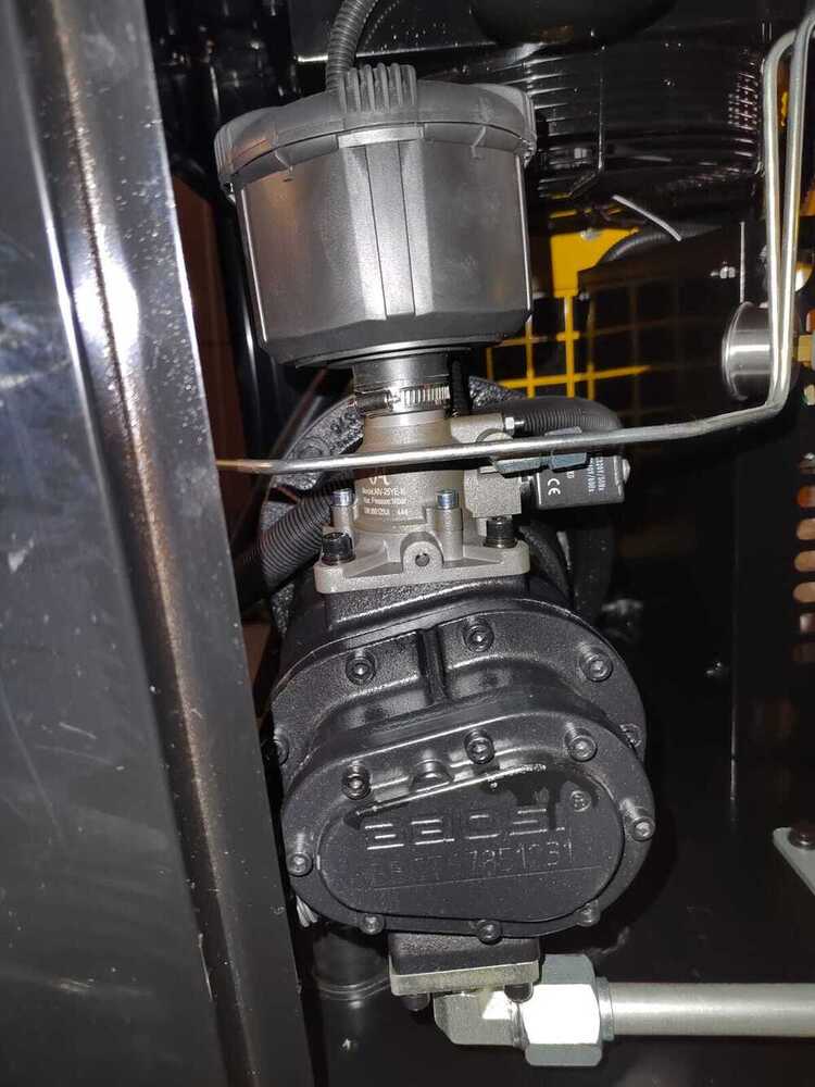 Screw Air Compressor - Air Flow Capacity: 85 Cubic Feet Per Minute (Ft3/min)
