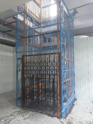 Industrial Material Lift