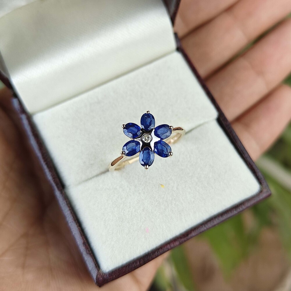 Natural Sapphire Cluster Ring for Woman