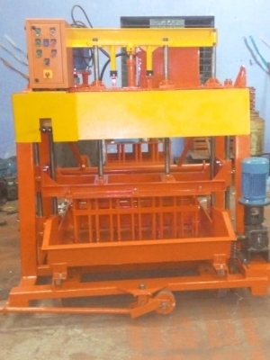 Hollow block making machine