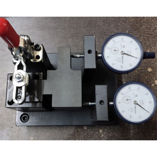 Dial Comparator Gauge - Color: Silver