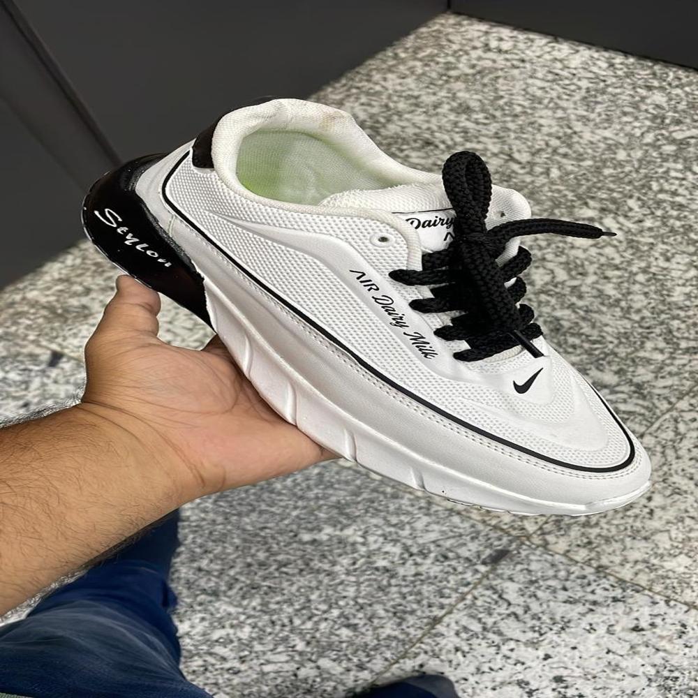 SPORTS SHOES 