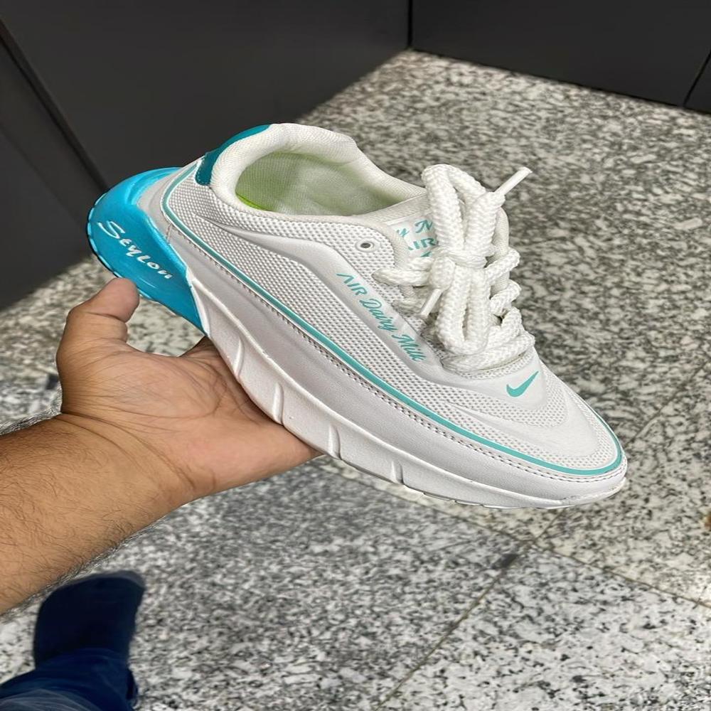 SPORTS SHOES 