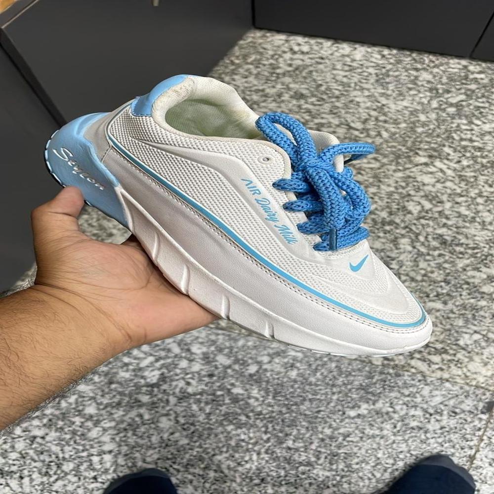 SPORTS SHOES 