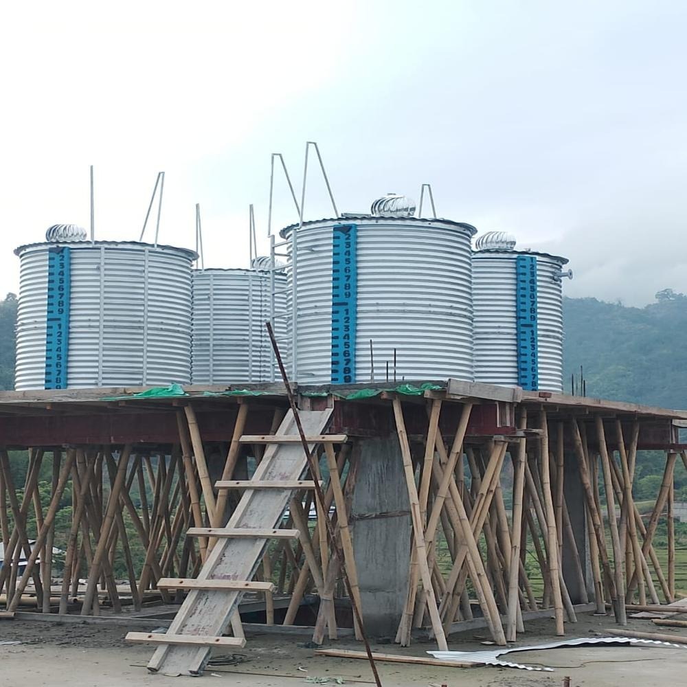 Overhead Water Storage Tanks - Color: Silver