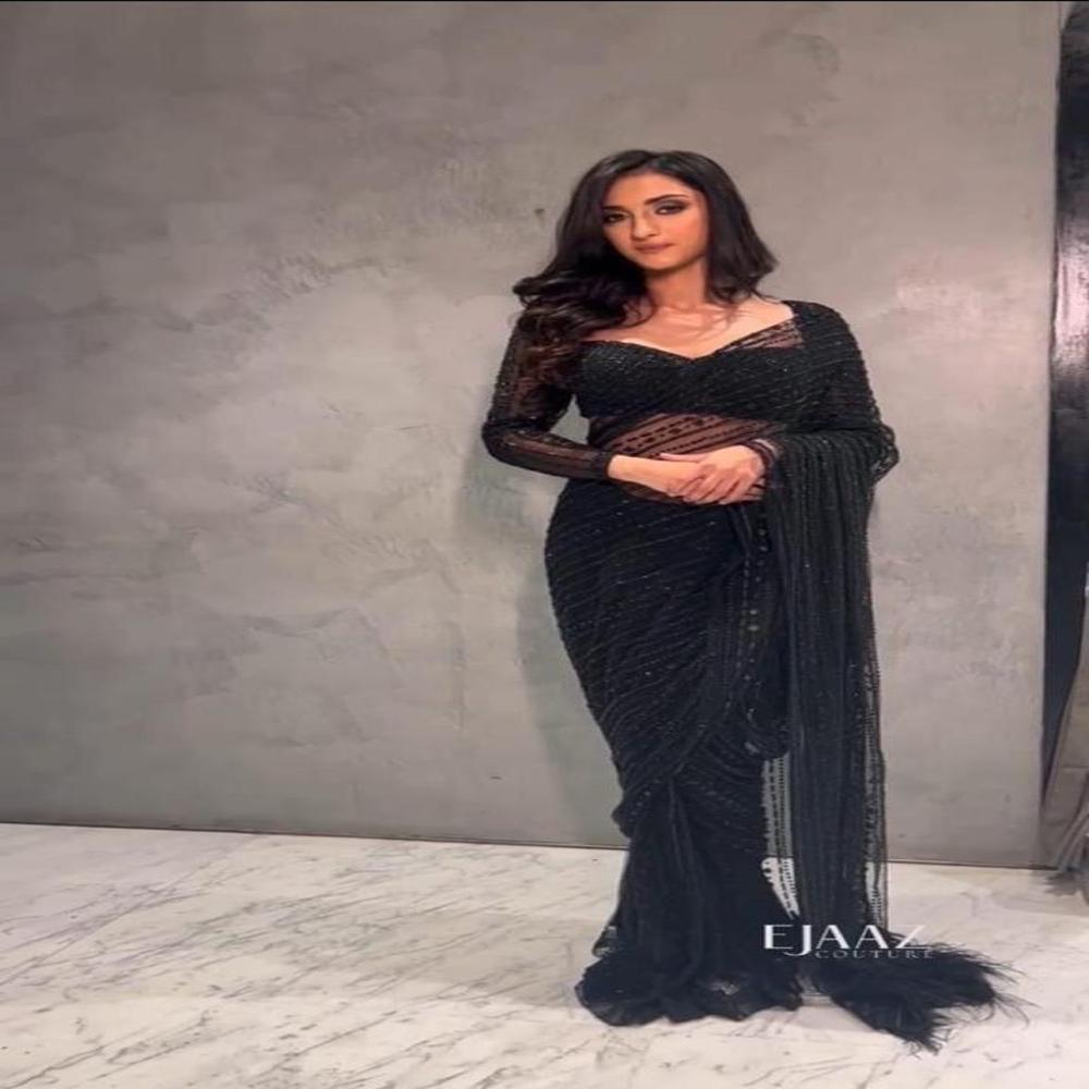 Ladies Black Saree - Design: Embroidered Thread Work