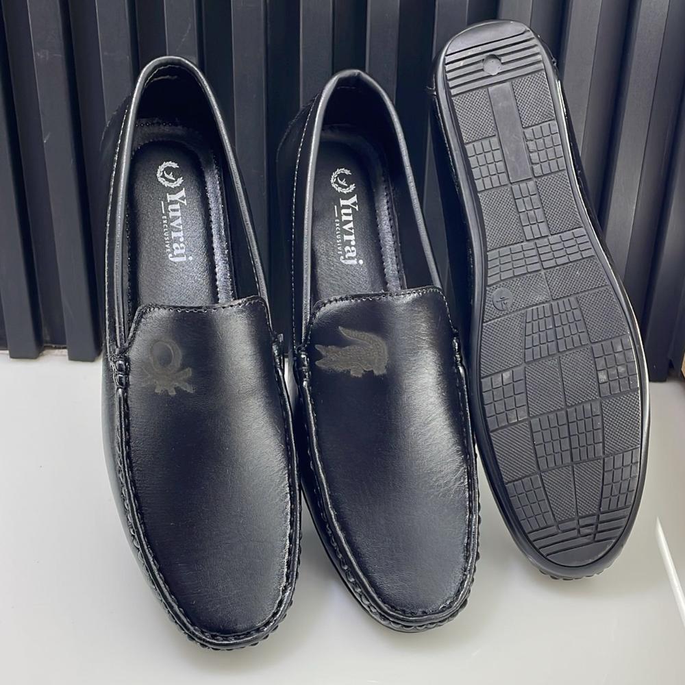 Loafer Shoes - Color: Black & Brown