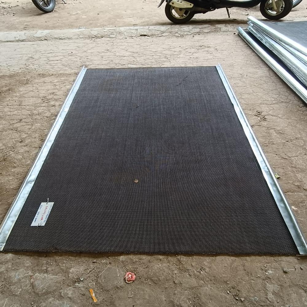 Stone Crusher Vibrating Screen - Color: Black