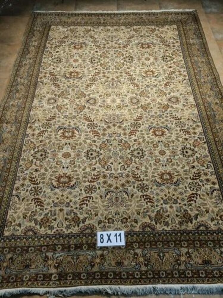 Attractive Design 6 X 8 Feet Rectangle Shape Hand Knotted Carpet - Advantage: Easy To Clean