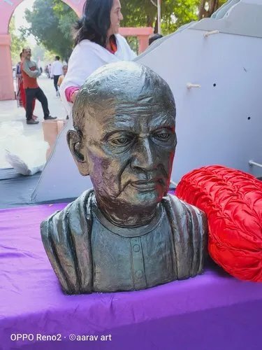 Frp Bust Sardar Vallabhbhai Patel - Color: Black
