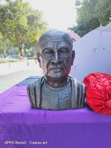 Frp Bust Sardar Vallabhbhai Patel - Color: Black