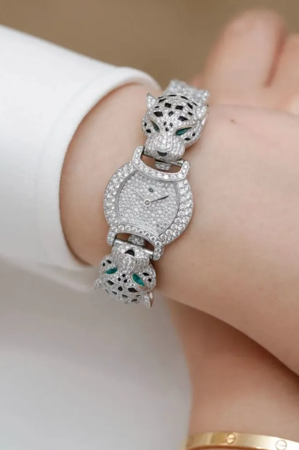 Luxury Emerald-Eyed and Round cut Moissanite Panther Watch