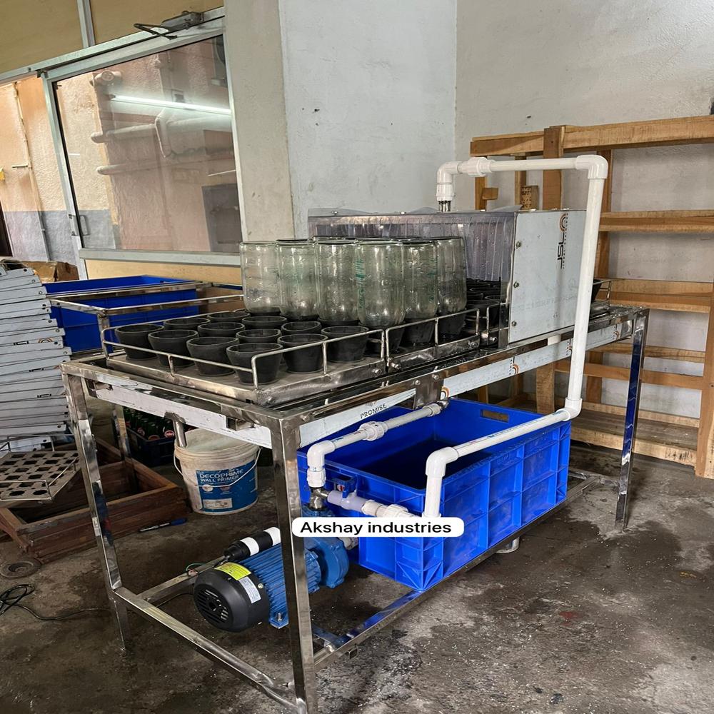 Beer bottle rinsing machine