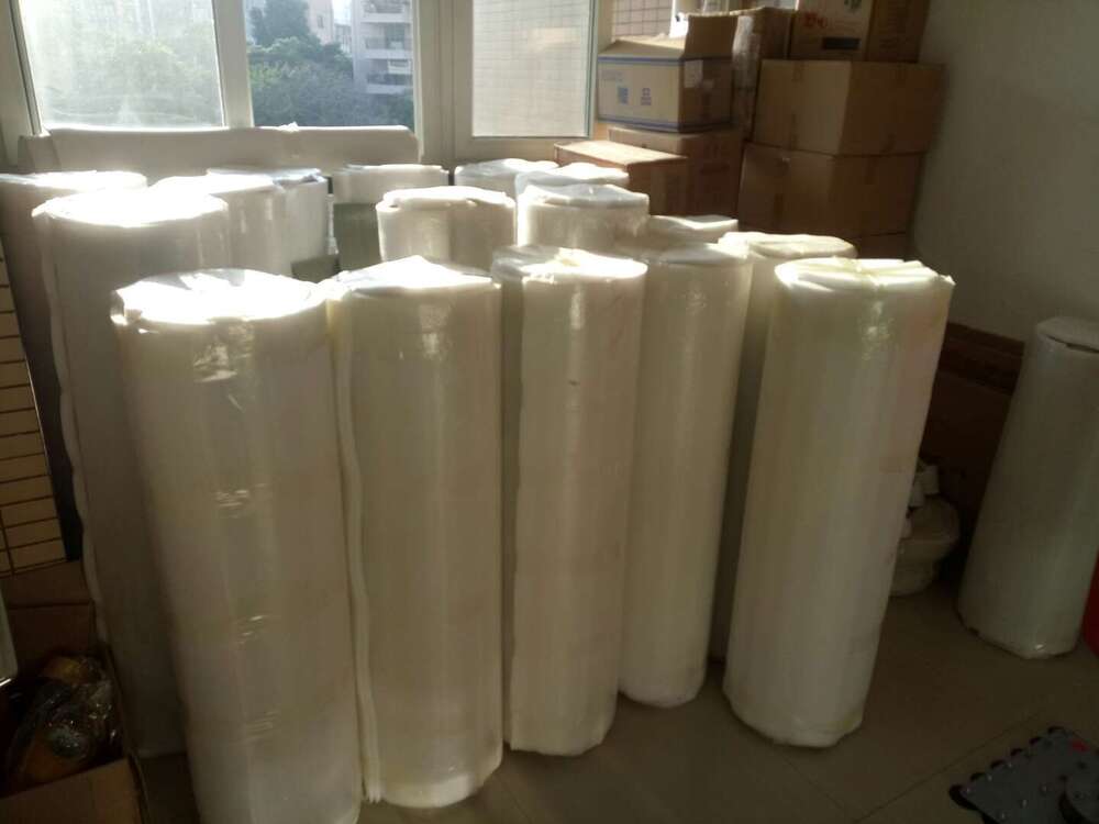 Vacuum bagging film for laminated glass application