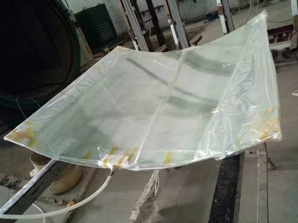 Vacuum bagging film for laminated glass application