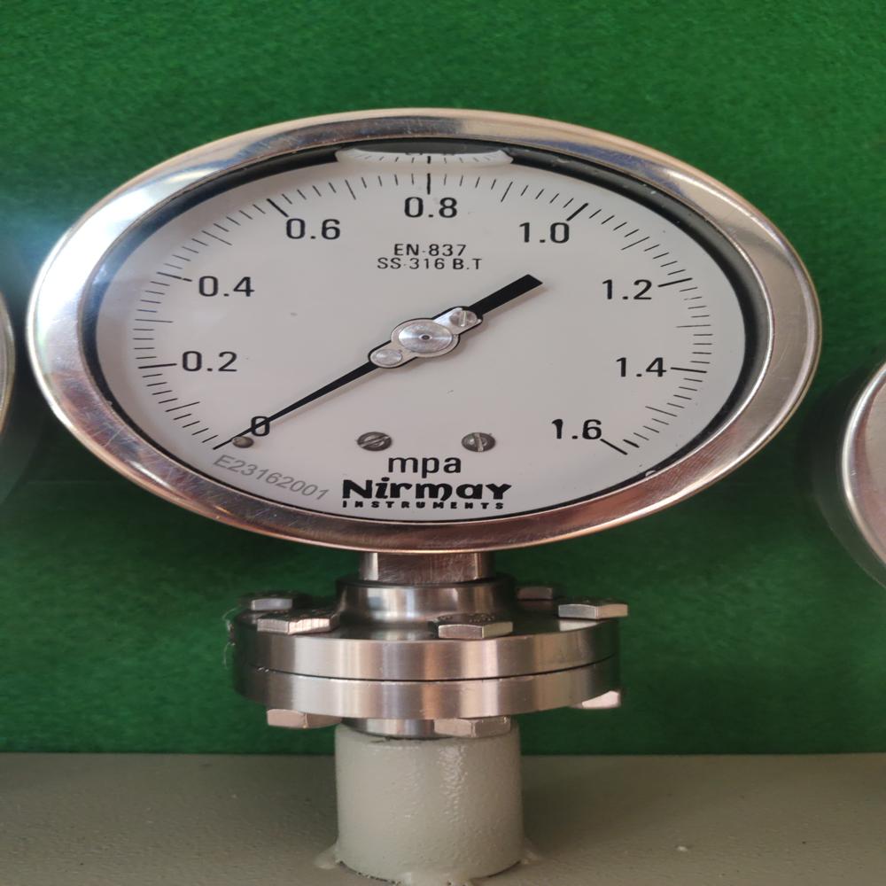 Calibration Pressure Gauge - Color: Silver