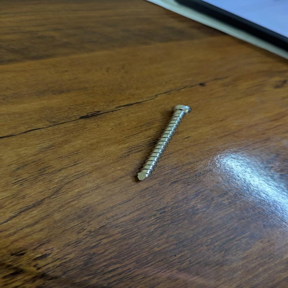 4.9 Locking Screw - Color: Silver