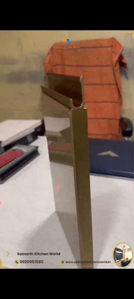 Italian profile with Simari with glass