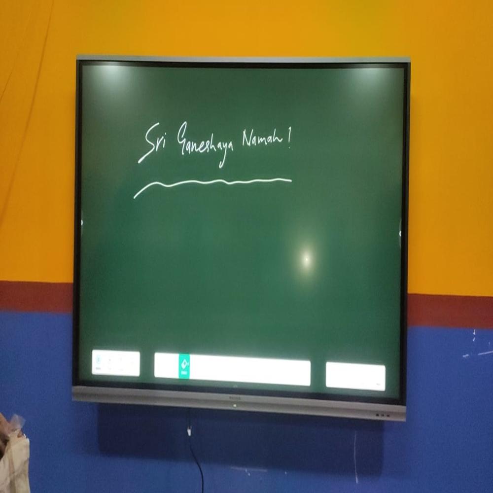 85 Inch Maxhub Interactive Display - Advantage: Highly Detailed And Accurate