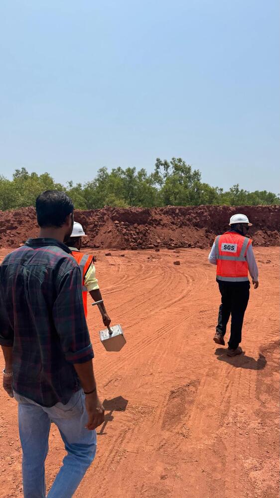 Bauxite Ore - Bulk Granules, 46%-48% Grade Metallurgical Bauxite, 5%-15% Moisture, Brown Color, Purity Level 99%