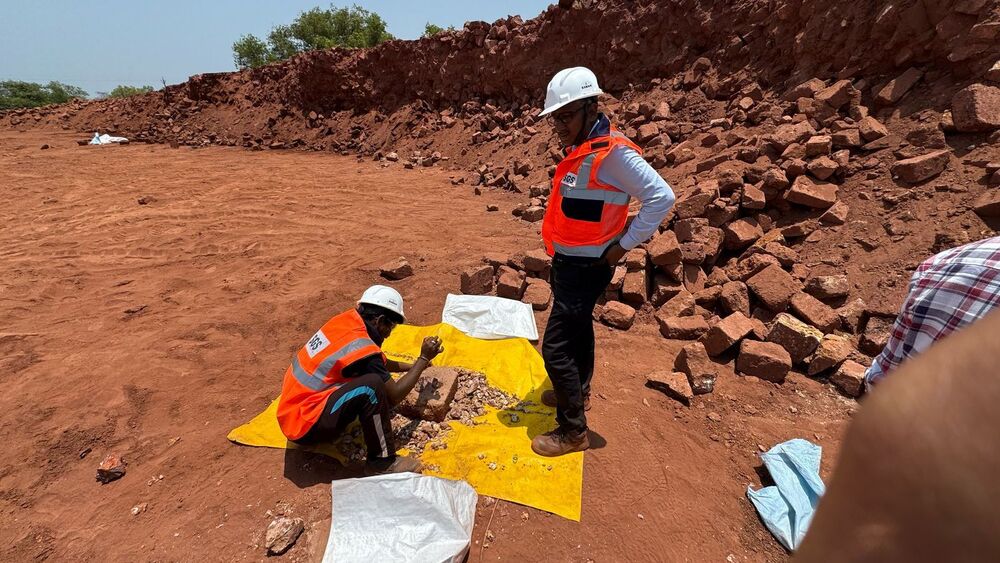 Bauxite Ore - Bulk Granules, 46%-48% Grade Metallurgical Bauxite, 5%-15% Moisture, Brown Color, Purity Level 99%