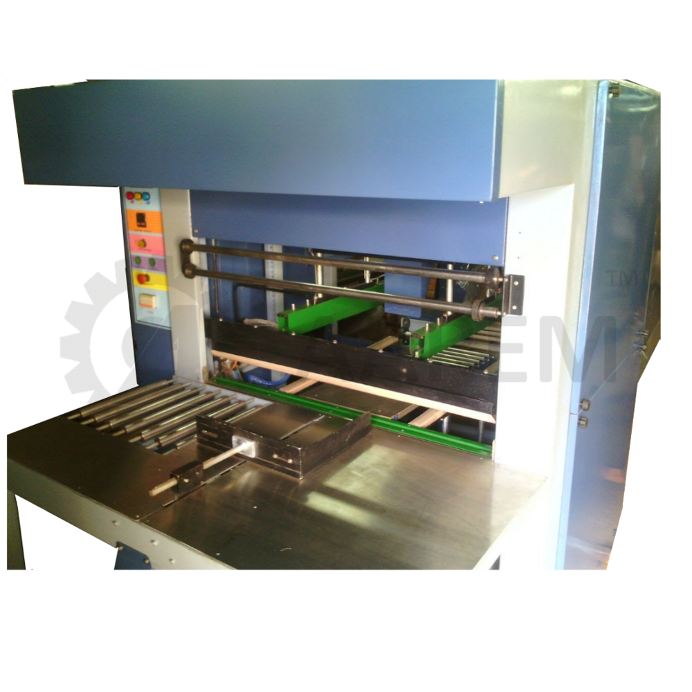 Semi Automatic Shrink Wrapping Machine - Mild Steel Construction, 900 Kg Weight | Plc Control, Thermostatic Heat Control, Customizable Models, One Year Warranty