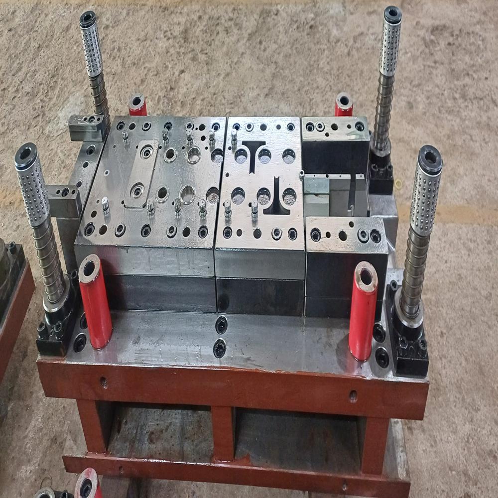 Progressive Press Tools - Stainless Steel, Standard Sizes, Silver Color | Smooth Surface Finish For Industrial Performance