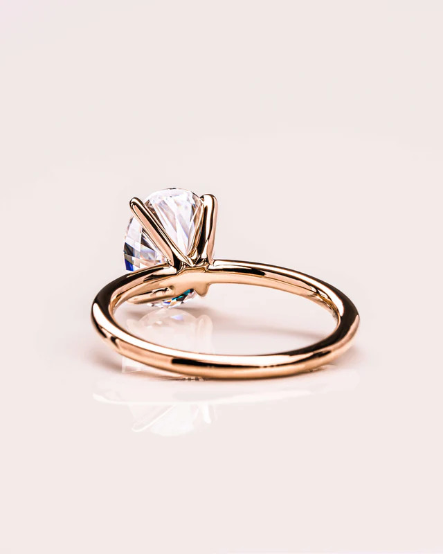 Oval-cut Diamond - Color: White