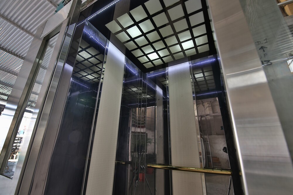Hotel Passenger Elevator - Car Dimension: 1m X 1m To 1.5m To 3m