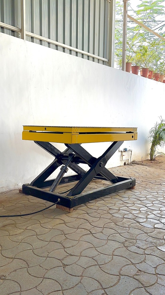 Automobile Elevator - Steel, 2.7m X 6m Dimensions, 5000kg Capacity | Hydraulic Scissor Lift, Noise Level 10db, Vvvf Drive Type, Max Height 35m, User-friendly Operations