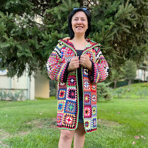 Beautiful Granny Square Cardigan For Ladies