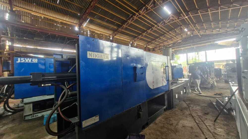 Nigata 350 Ton Injection Moulding Machine - Feature: Heavy Duty