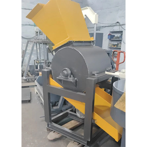 Soil Crushing Machine - Capacity: 100-500 Kg/Hr Kg/Hr